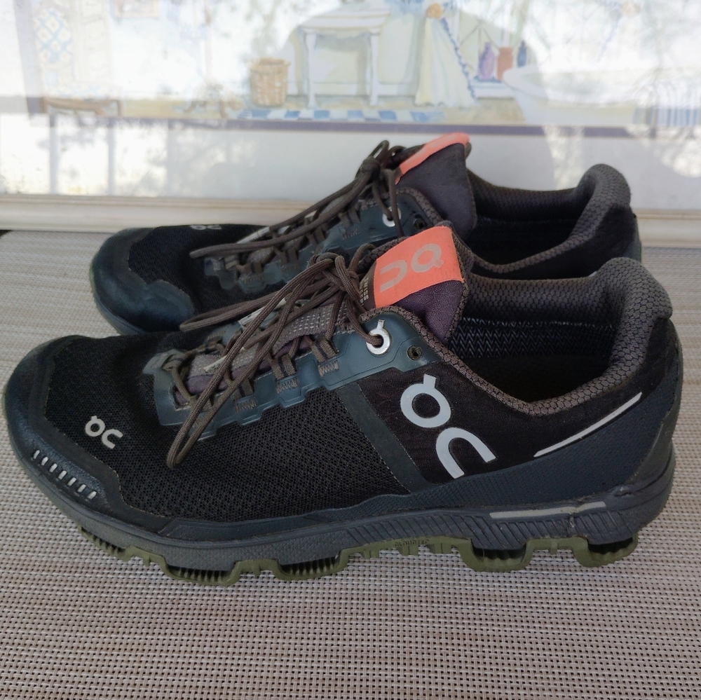 On Cloud On Running "Cloudventure" Black Mesh Waterproof Running Shoes. Size 7.